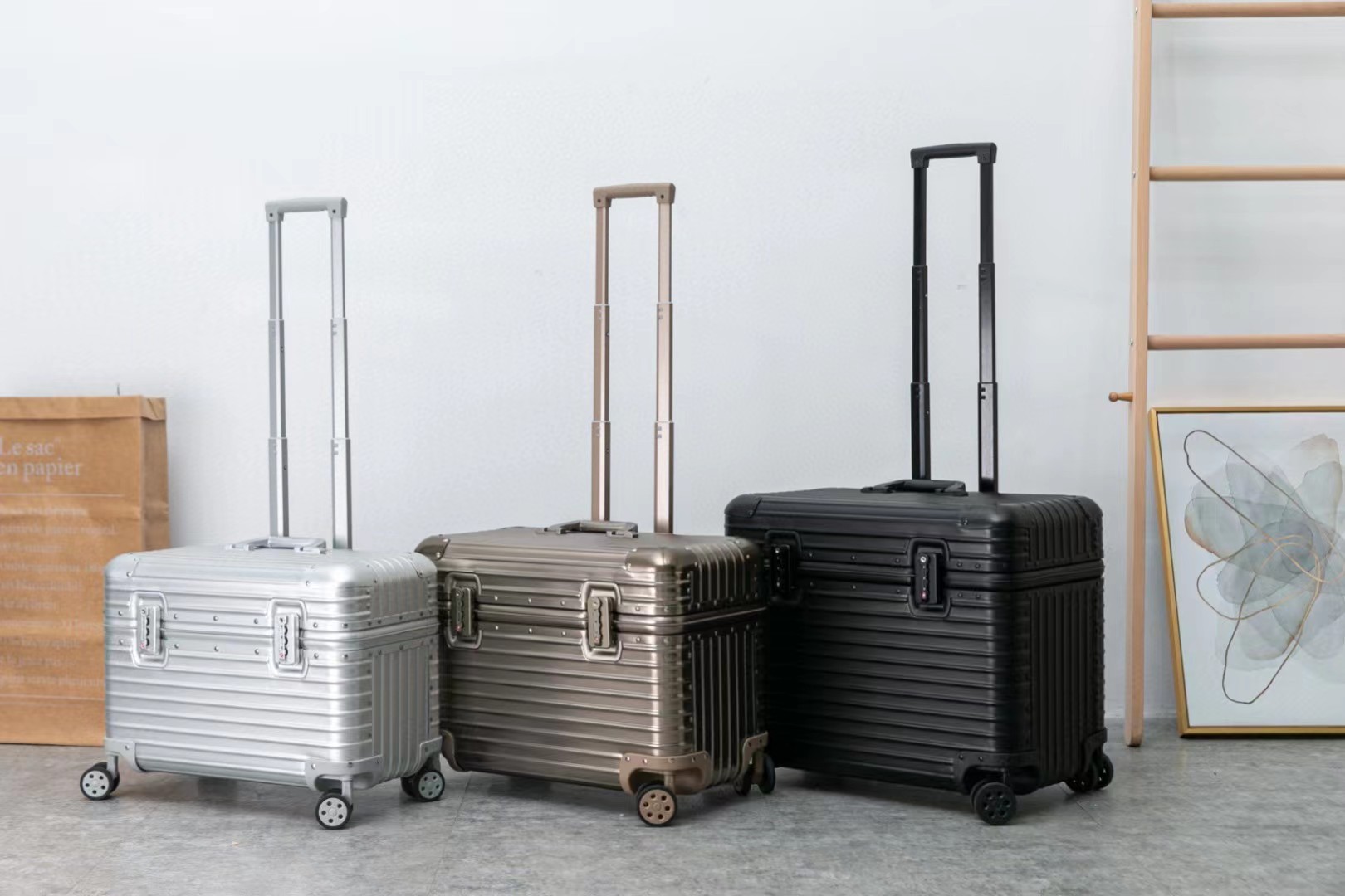 Welke soorten materialen zijn beschikbaar voor het kiezen van de koffer?